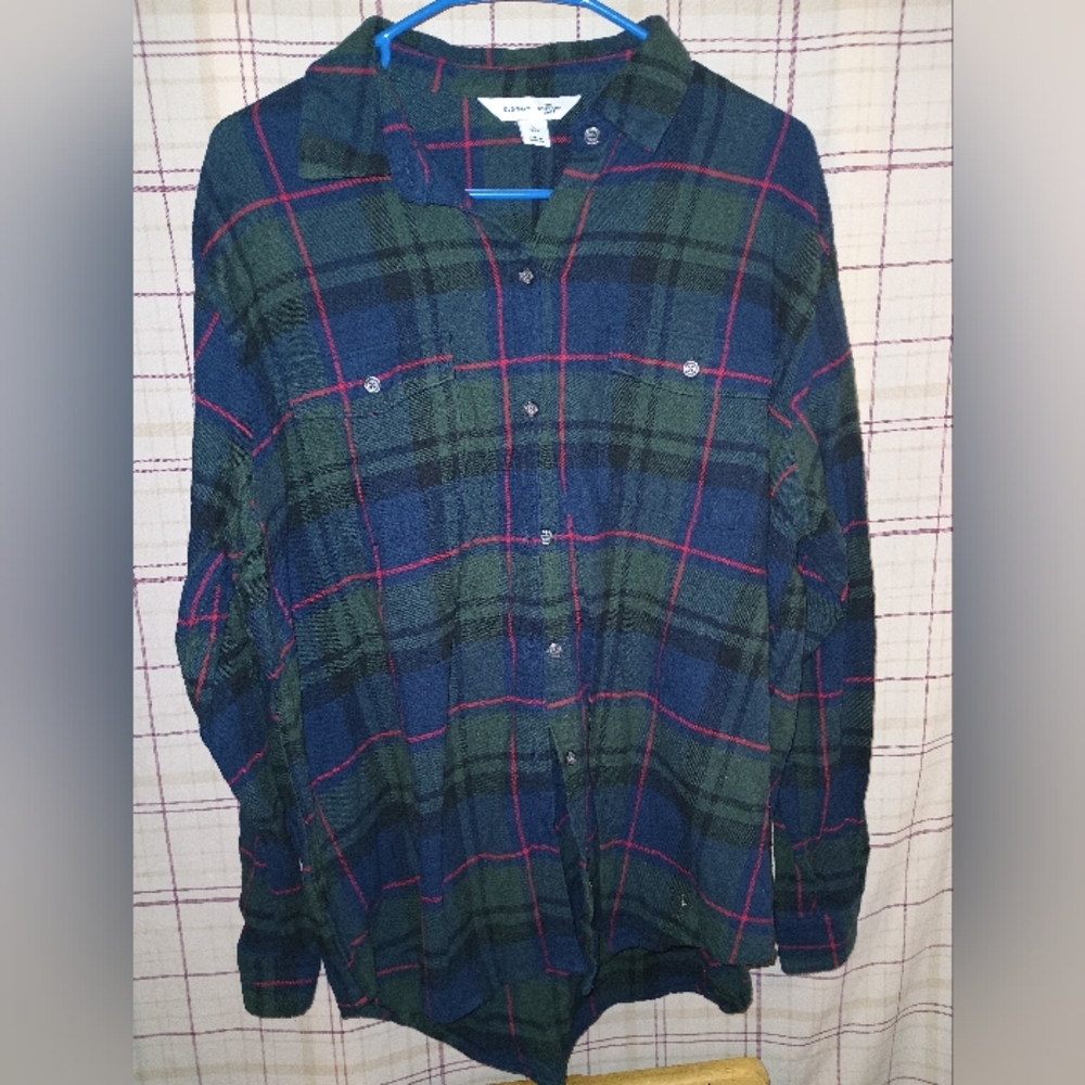 Men's flannel size large Old Navy, the boyfriend shirt.